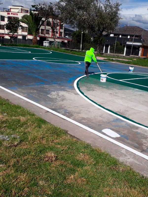 world-services-trabajos-en-altura-pintura-canchas1