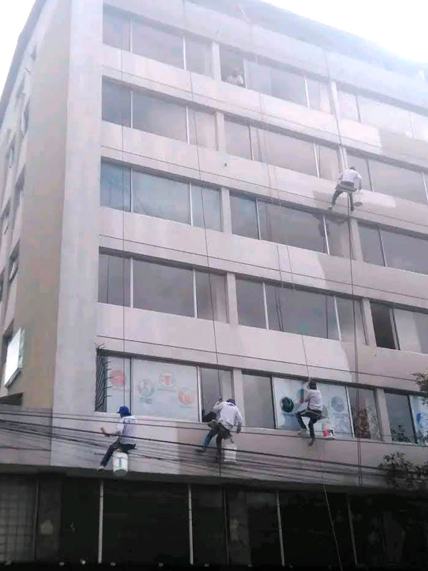 world-services-trabajos-en-altura-pintura-edificios5