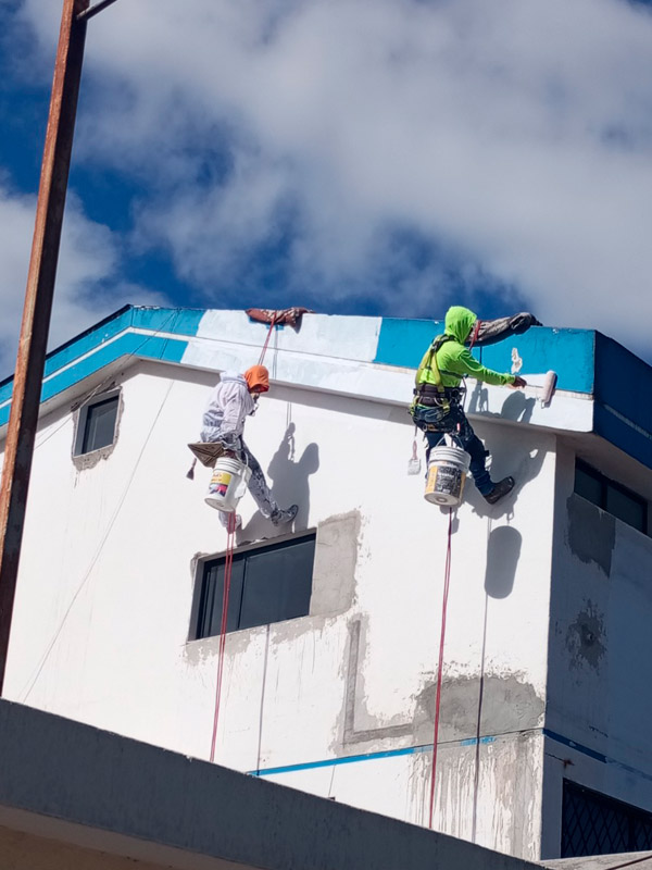 world-services-trabajos-en-altura-pintura-edificios6