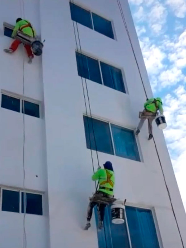world-services-trabajos-en-altura-pintura-edificios7